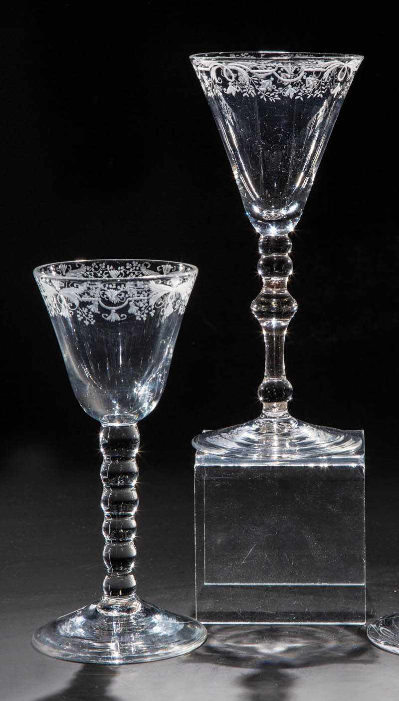 Zwei Pokale Glas England, Dekor Niederlande, 3. Viertel 18. Jh. Abrissgläser. Schlanke,