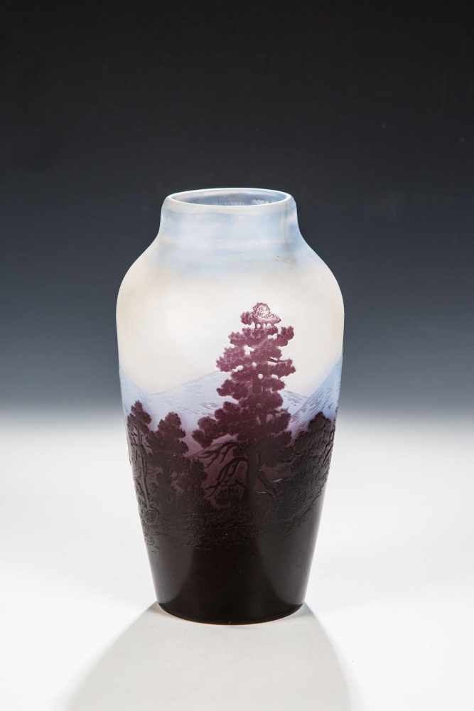 Vase mit Alpenlandschaft Emile Gallé, Nancy, um 1906 - 1914 Farbloses Glas, doppelt hellblau und