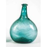 Beutelflasche (Hirtenflasche) Persien, 2. H. 18. Jh. / A. 19. Jh. Blau-grünes, blasiges Glas.