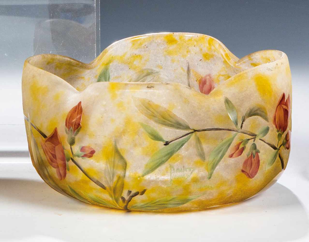Schale mit Blütenzweig Daum Frères, Nancy, um 1914 Farbloses Glas, mit eingeschlossenem Pulver in