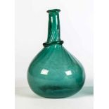Kugelflasche Persien, 2. H. 18. Jh. / A. 19. Jh. Blau-grünes, blasiges, partiell schrägoptisch