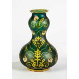 Doppelkürbisvase mit Löwenzahn Böhmen, um 1900 Grünes Glas mit buntem Opakemaildekor: stilisierter