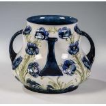 Zierhenkelvase ''Florian Ware'' William Moorcroft, Burslem, Staffordshire, 1898 - 1905