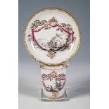 Schokoladentasse mit Unterschale Wien, 1745 - 1760 Hohe Becherform auf Standring. Farbiger