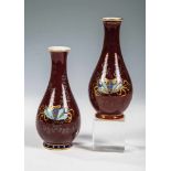 Paar Vasen KPM Berlin, um 1899 Segerporzellan mit dunkelroter Glasur. Bunter Reliefemail- und