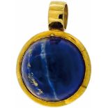 Anhänger mit Lapis-Lazuli 750-er Gelbgold, ca. 6,6 g. Runder Anhänger ausgefasst mit Lapis-Lazuli