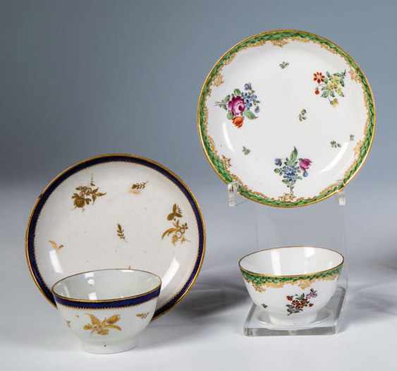 Zwei Koppchen mit Unterschale Nove, um 1780/90 Becherförmige Koppchen und tief gemuldete Unterschale