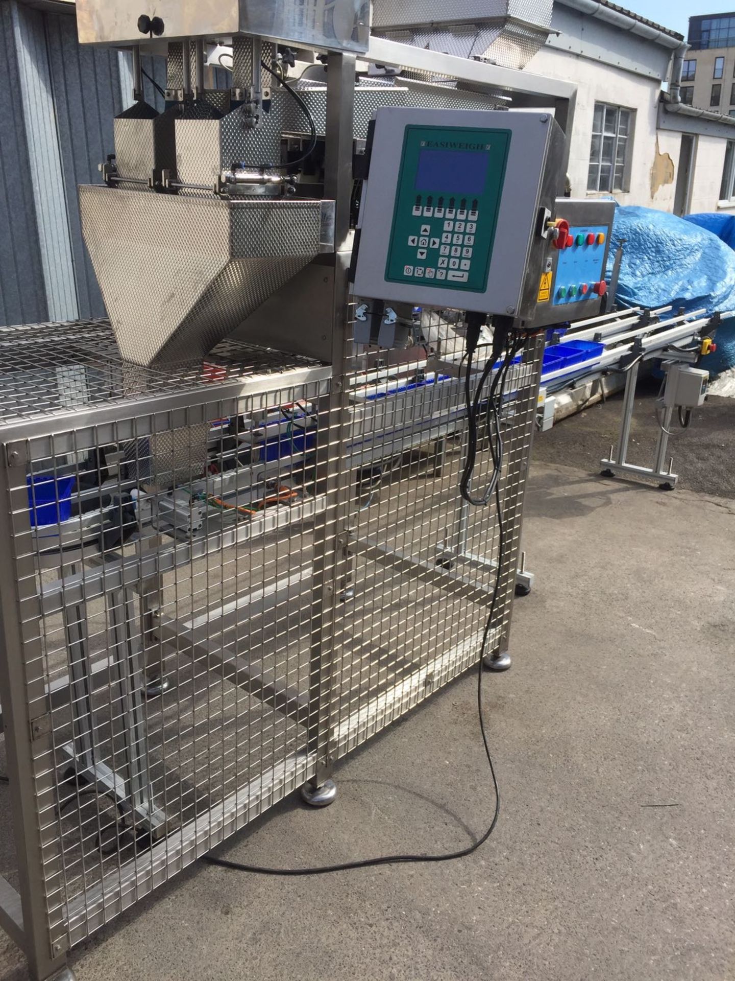 Easy weigh Twin Linear weigher with conveyor for Auto filling into punnets touch screen control s/s - Image 6 of 11