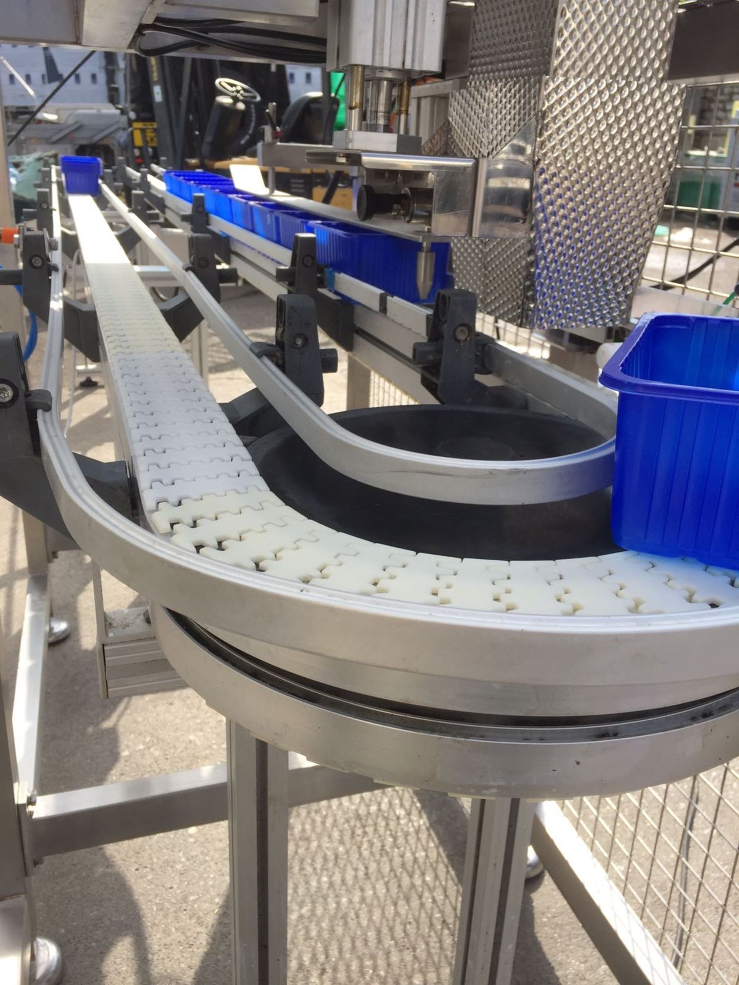 Easy weigh Twin Linear weigher with conveyor for Auto filling into punnets touch screen control s/s - Image 2 of 11