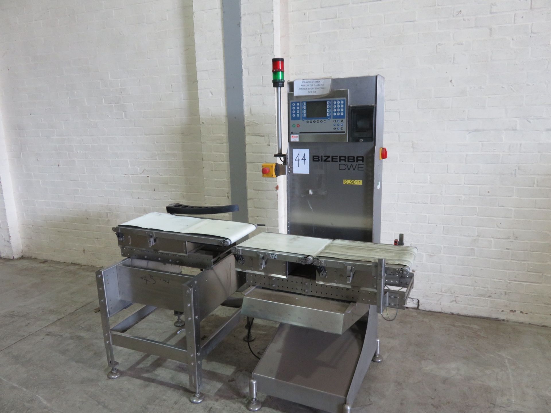 Bizerba CWE Check Weigher. Platform 420 long x 300 wide. With printer. Push arm reject LIFT OUT £10