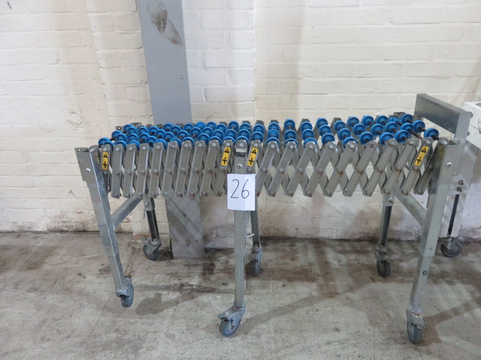 Expandable roller Conveyor 1300mm - 3400mm long x 300mm wide LIFT OUT £5