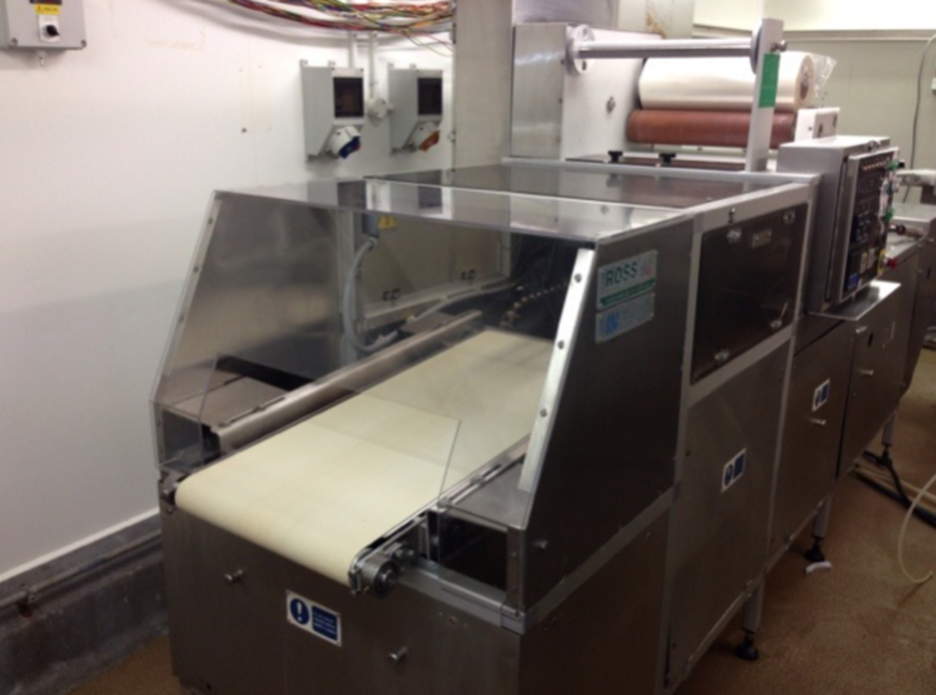 Ross Inpack Junior A20 Automatic Tray Sealer. 10 cycles per minute. Gas & Vacuum. Film width - Image 2 of 8