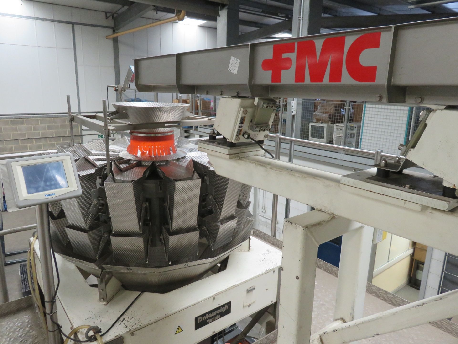 A complete packing line: FMC Foodtech vibratory feeder 2mtr x 300mm wide, FMC bucket elevator 5 mtr - Image 12 of 27