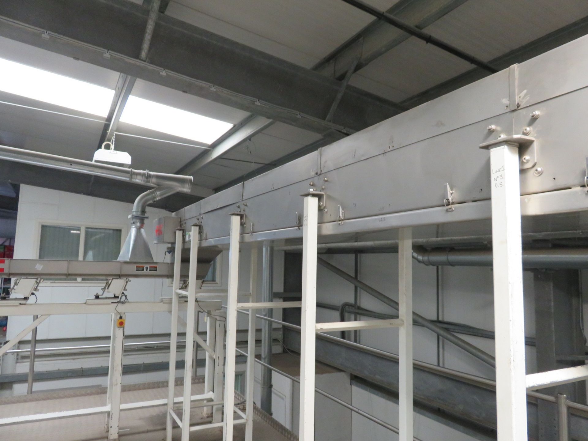 A complete packing line: FMC Foodtech vibratory feeder 2mtr x 300mm wide, FMC bucket elevator 5 mtr - Image 9 of 27