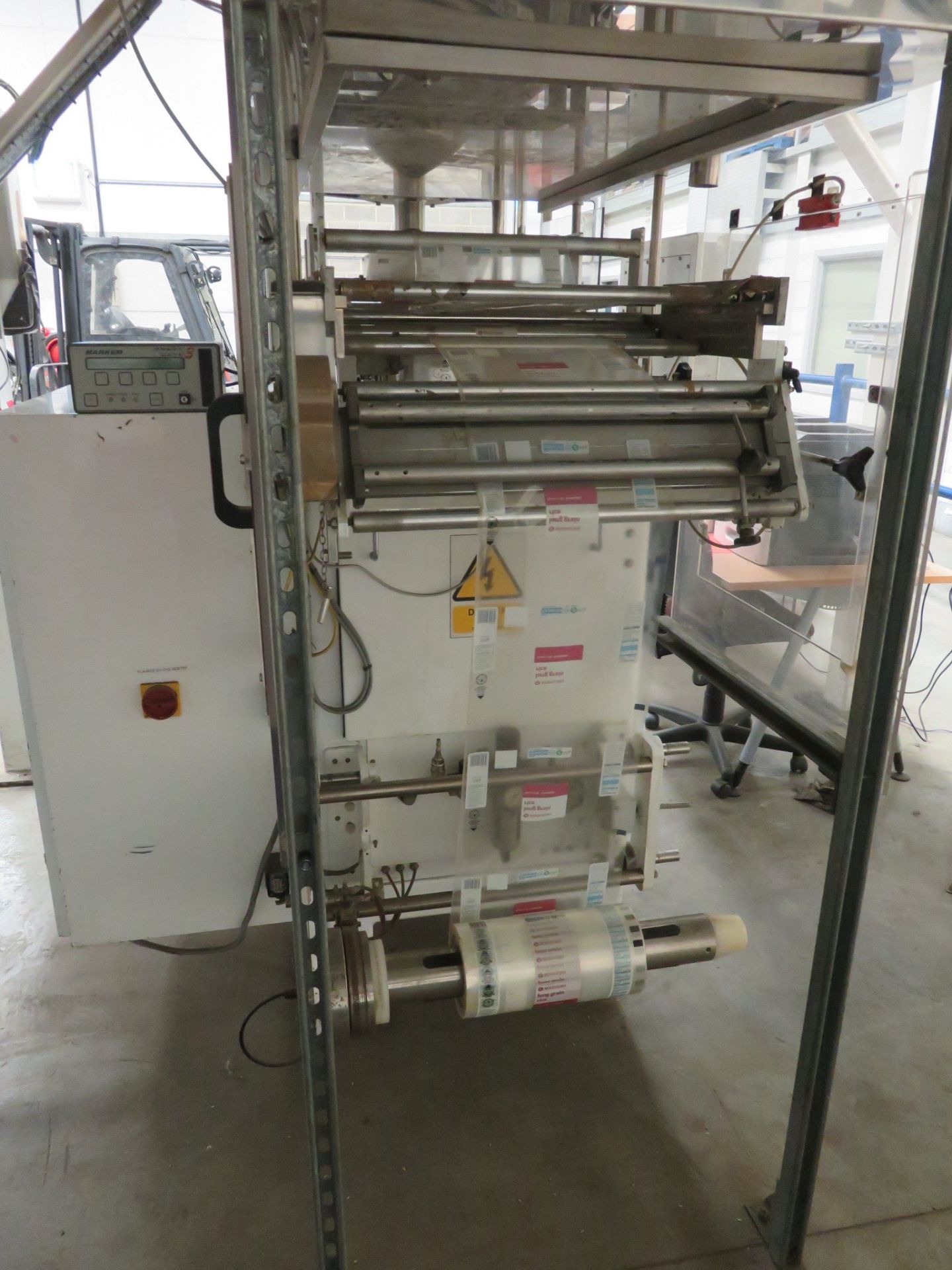 A complete packing line: FMC Foodtech vibratory feeder 2mtr x 300mm wide, FMC bucket elevator 5 mtr - Image 27 of 27