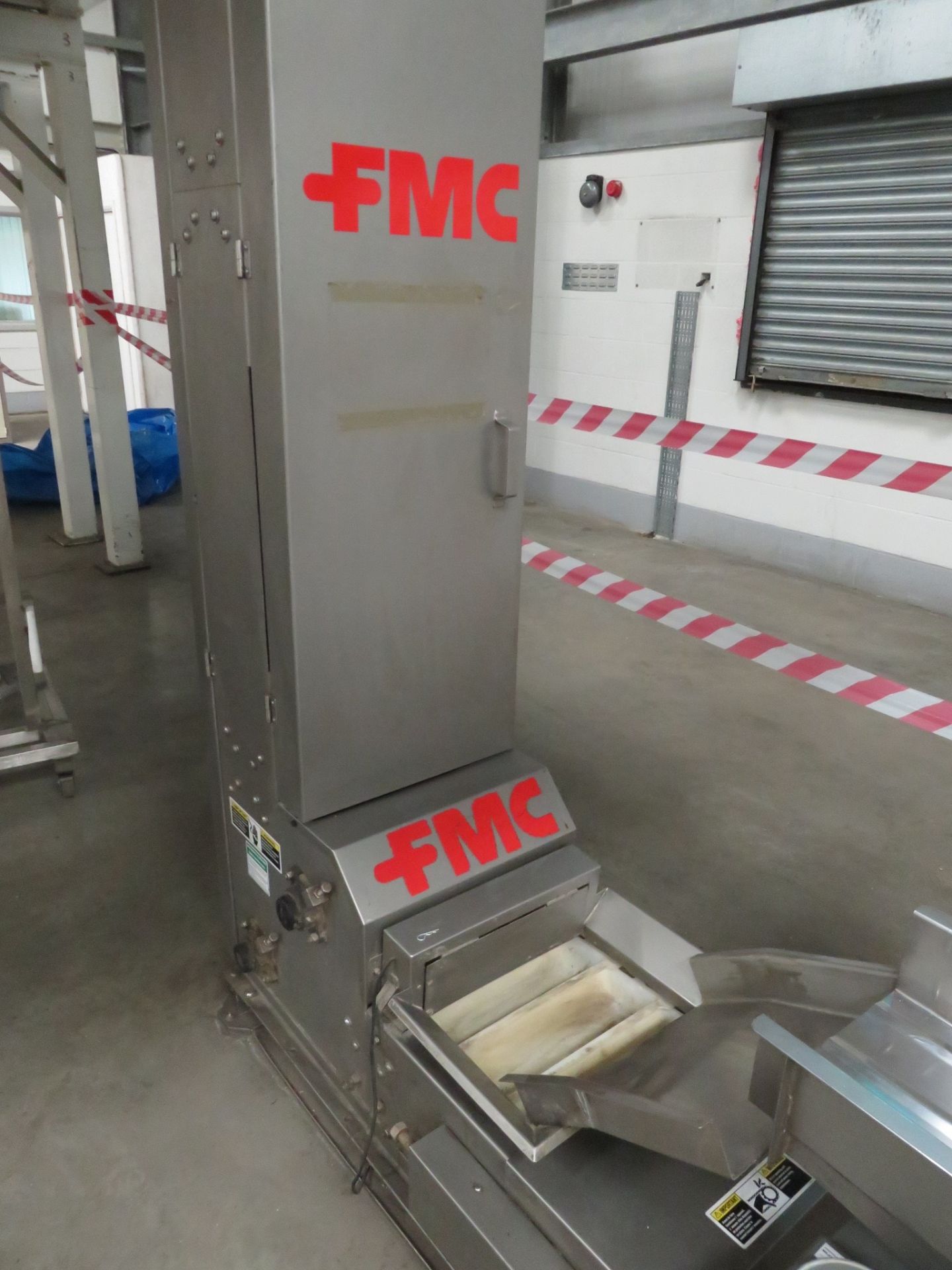 A complete packing line: FMC Foodtech vibratory feeder 2mtr x 300mm wide, FMC bucket elevator 5 mtr - Image 5 of 27