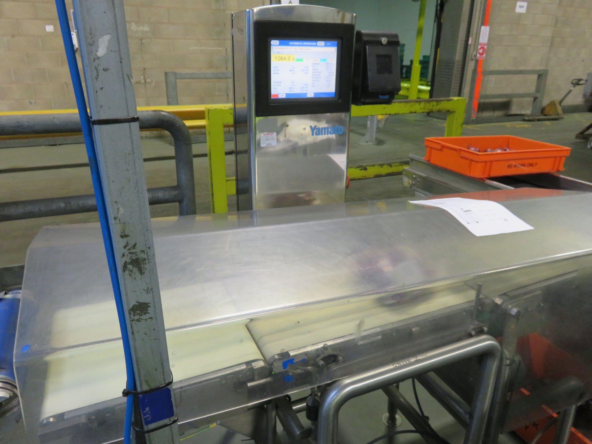 Yomato 6kg checkweigher with belt stop reject. Touch screen control. 600mm long weigh platform
