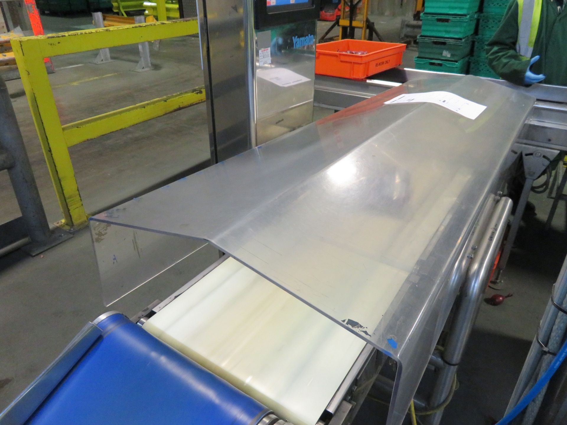 Yomato 6kg checkweigher with belt stop reject. Touch screen control. 600mm long weigh platform - Image 3 of 3