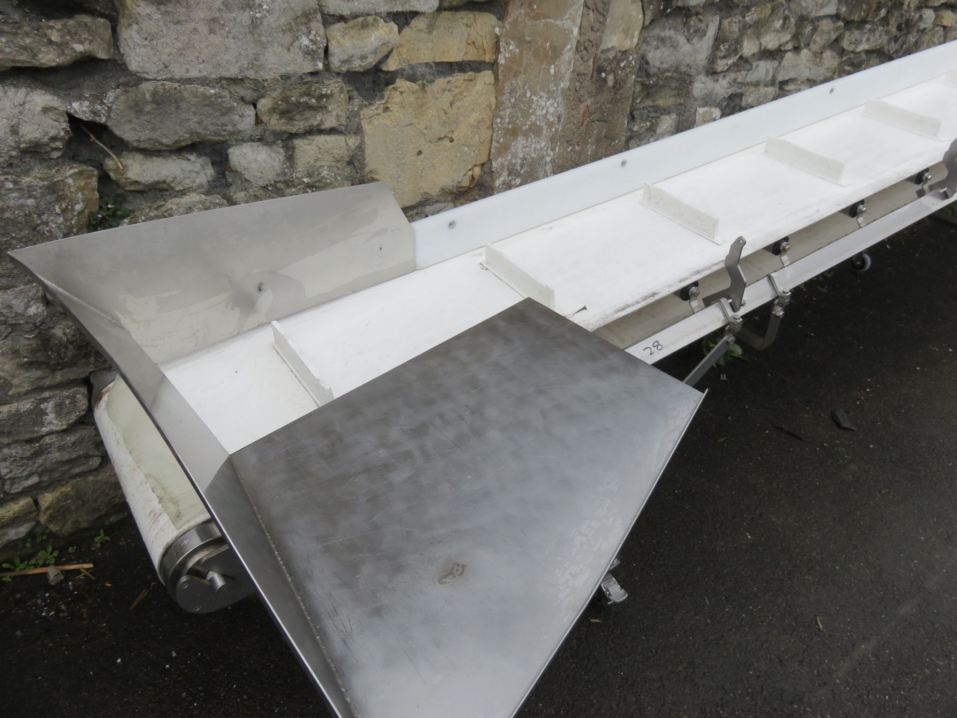 SFK Flighted elevated Conveyor. In feed tray. Mobile. Power roller. Adjustable height. S/s. Flights - Image 2 of 3