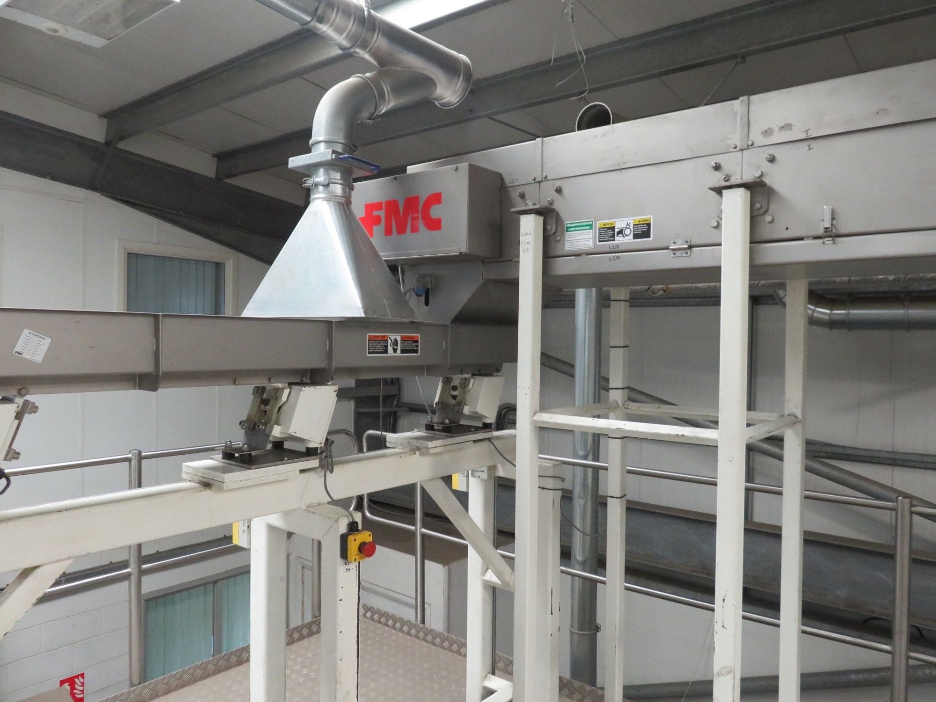 A complete packing line: FMC Foodtech vibratory feeder 2mtr x 300mm wide, FMC bucket elevator 5 mtr - Image 10 of 27