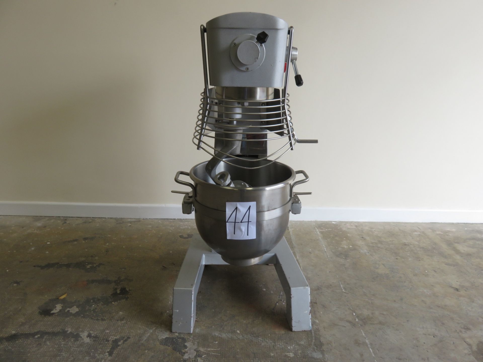 Buffalo Planatory Mixer model CD607. With S/s bowl and beater. Single phase lift out £10