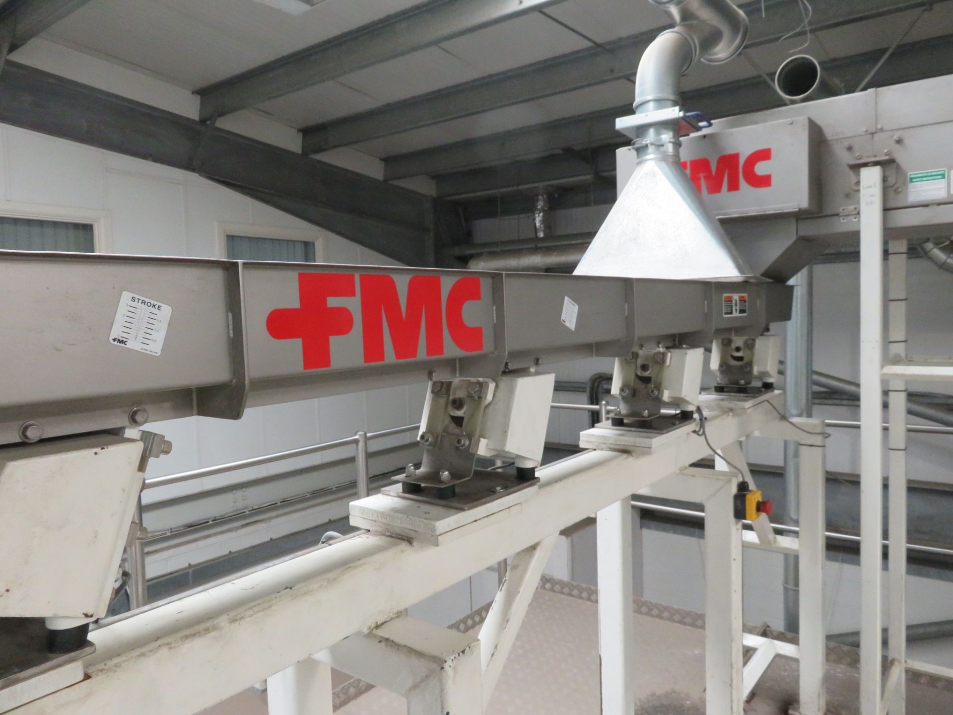 A complete packing line: FMC Foodtech vibratory feeder 2mtr x 300mm wide, FMC bucket elevator 5 mtr - Image 11 of 27