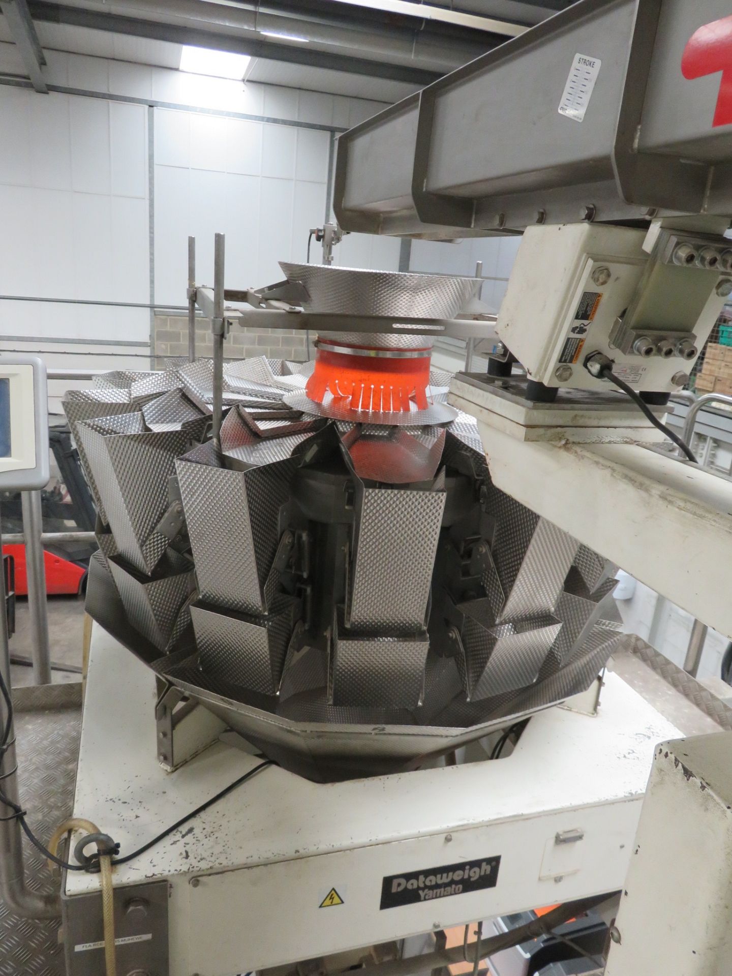 A complete packing line: FMC Foodtech vibratory feeder 2mtr x 300mm wide, FMC bucket elevator 5 mtr - Image 15 of 27