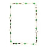 Laccio in oro giallo con nefrite e quarzi An 18 ct yellow gold, nephrite and quartz necklace