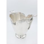 Vaso in argento Italia primi anni del '900 An early 20th Century italian silver colored vase