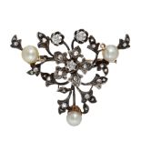 Spilla XIX Secolo in oro e argento A diamond and cultured pearl brooch