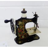 A miniature sewing machine No.622547, 16 x 15cm