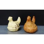 Agate ware hen on nest money bank together with a terracotta example, 11 x 9cm, (2)