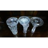 A quantity of crystal to include two fruit bowls, a cake stand and three various vases (6)