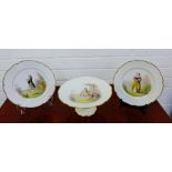 A continental porcelain comport, together with a pair of matching plates, each painted with