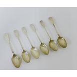 Four Victorian silver Fiddle pattern spoons together with two later London silver spoons, (6)