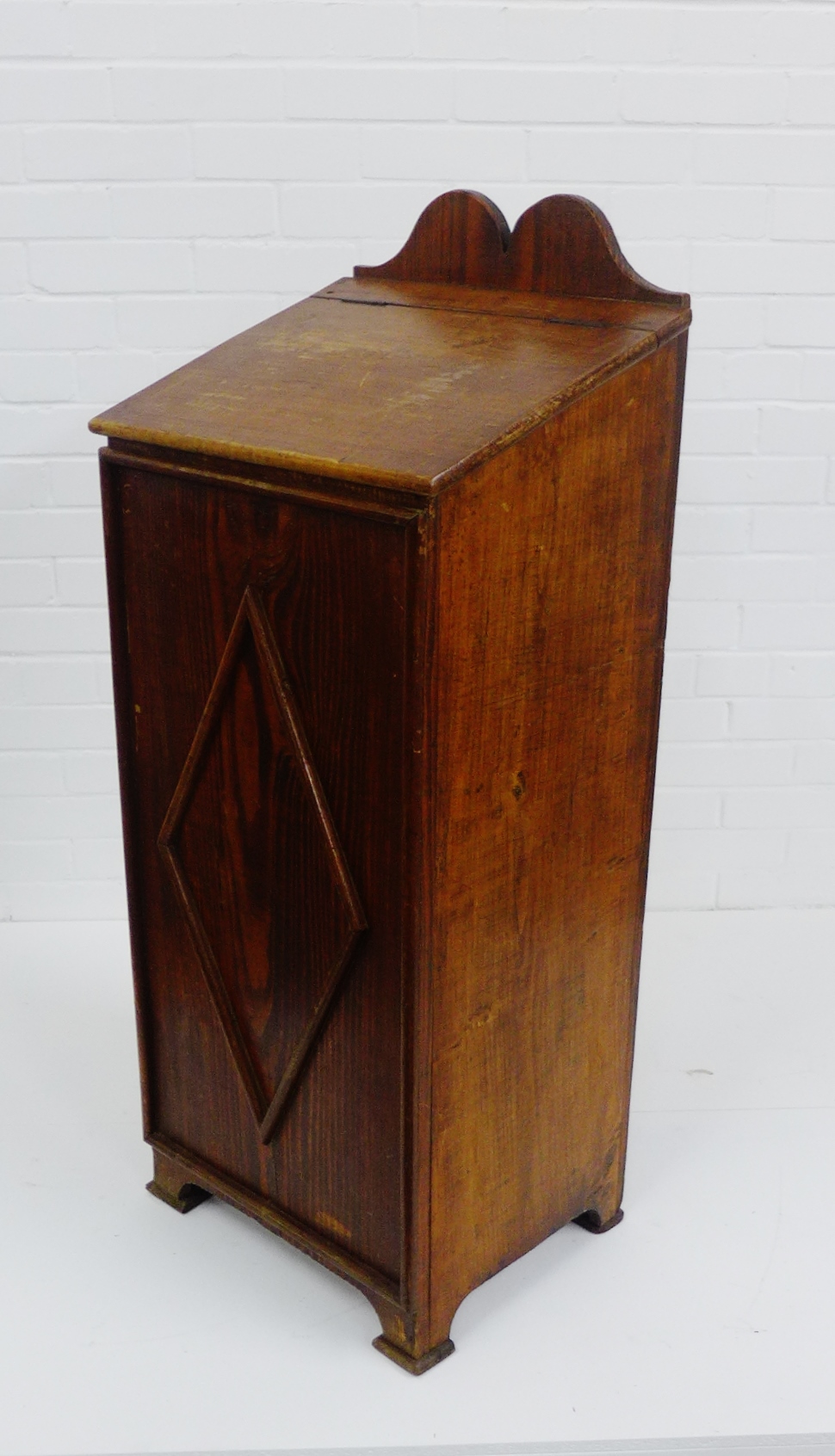 An oak storage cabinet with a sloping lift up top, 114 x 46cm