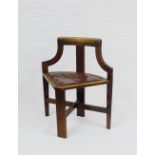 An oak Arts & Crafts corner chair in the manner of Stickley with brown leather seat 74 x 64cm