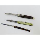 Three various pen / fruit knives to include tortoiseshell and horn, etc (3)