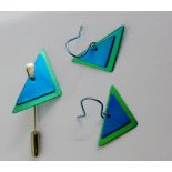 Stylish titanium tiepin and matching earrings, each with blue and green triangular panels (a lot)