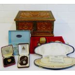 A carved wooden jewellery box containing a quantity of silver and costume jewellery to include