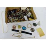 A quantity of vintage and later costume jewellery to include brooches, beads, dress rings etc