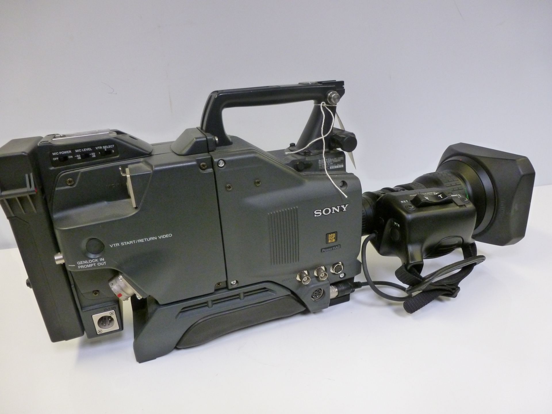 Sony Digital Video Camera, Model DXC-D35 WSP, Serial No 48166. Comes with Fujinon A12 x 6.8BRM-58 - Image 8 of 9