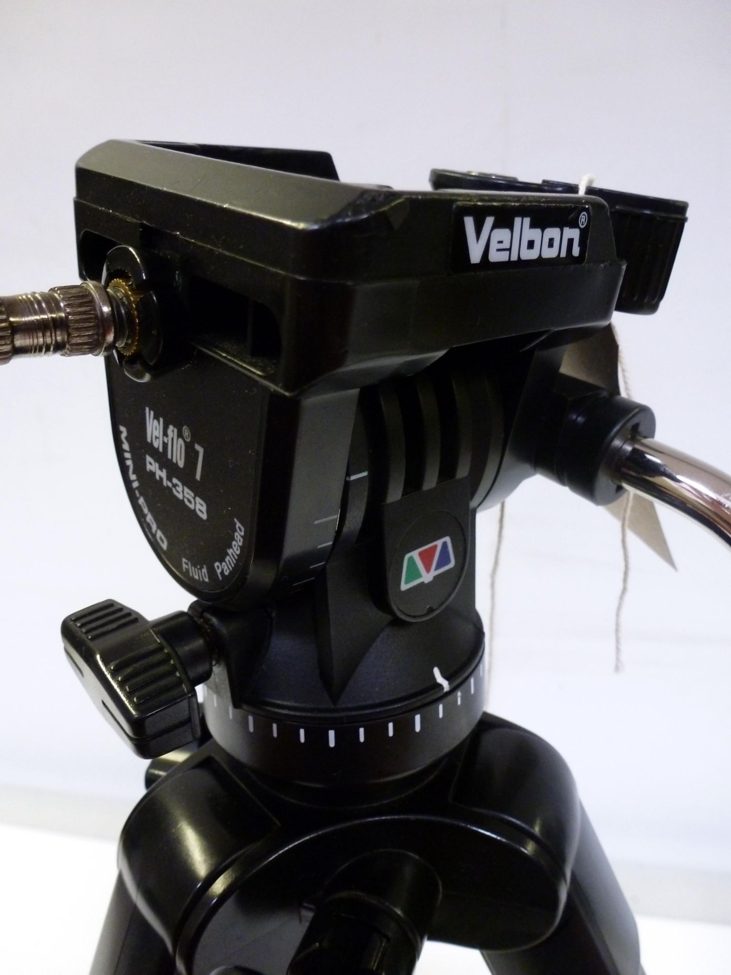 Velbon Videomate 538 Camera Tripod - Image 2 of 3