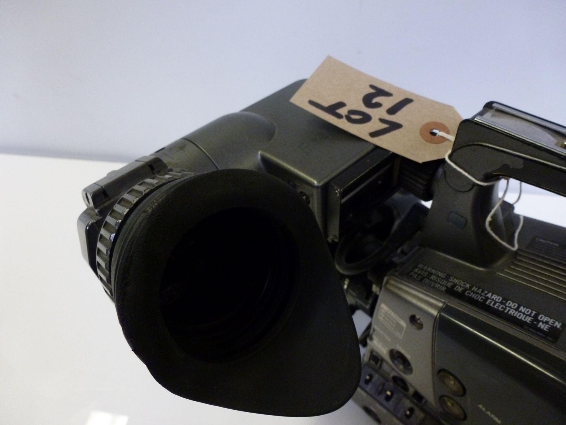 JVC Digital Video Camera, Model GY-DV500. Comes with Viewfinder & Fujinon S14 x 7.3B12U Lens. - Image 8 of 9