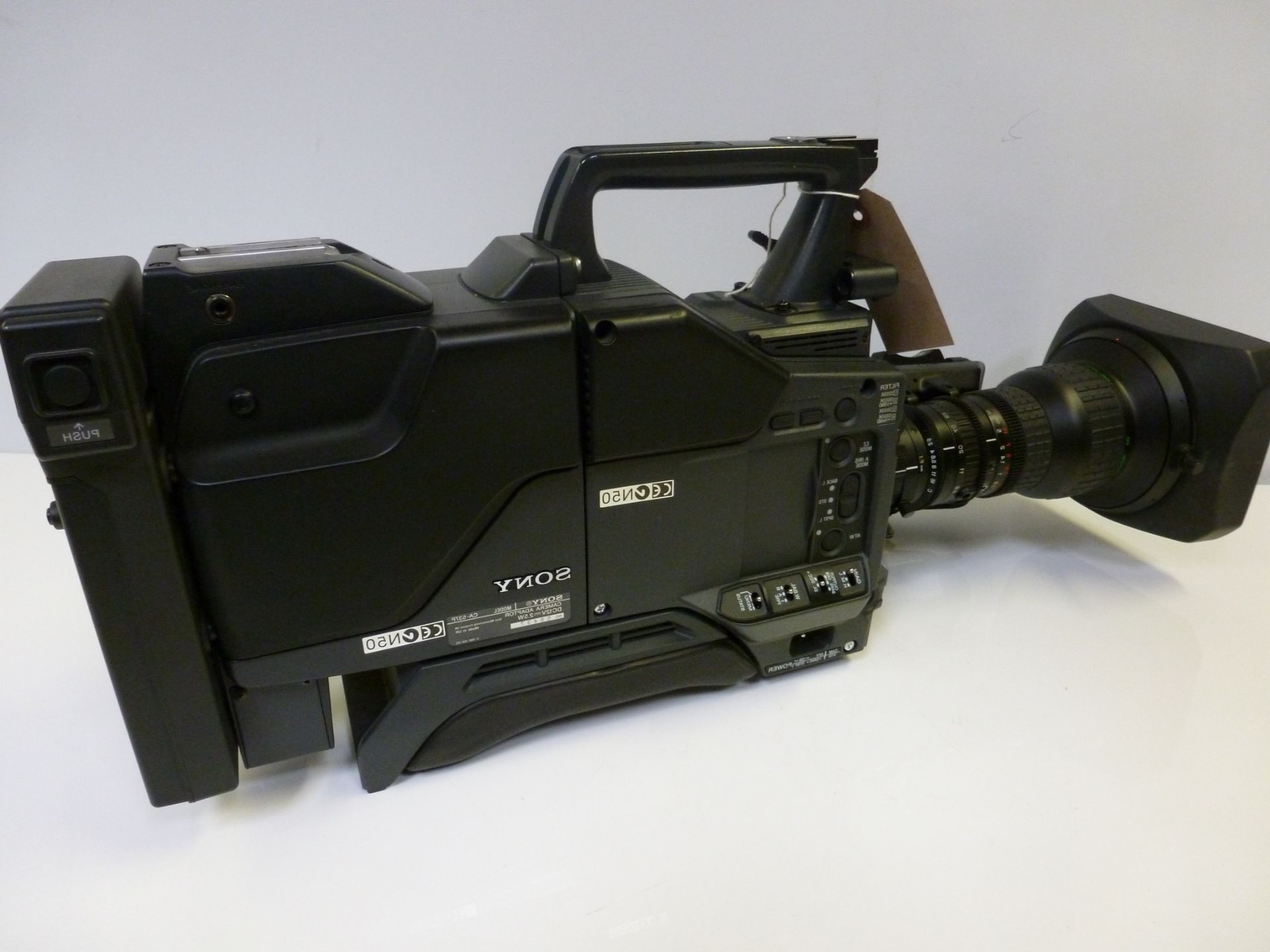 Sony Digital Video Camera, Model DXC-D35 WSP, Serial No 48166. Comes with Fujinon A12 x 6.8BRM-58 - Image 5 of 9