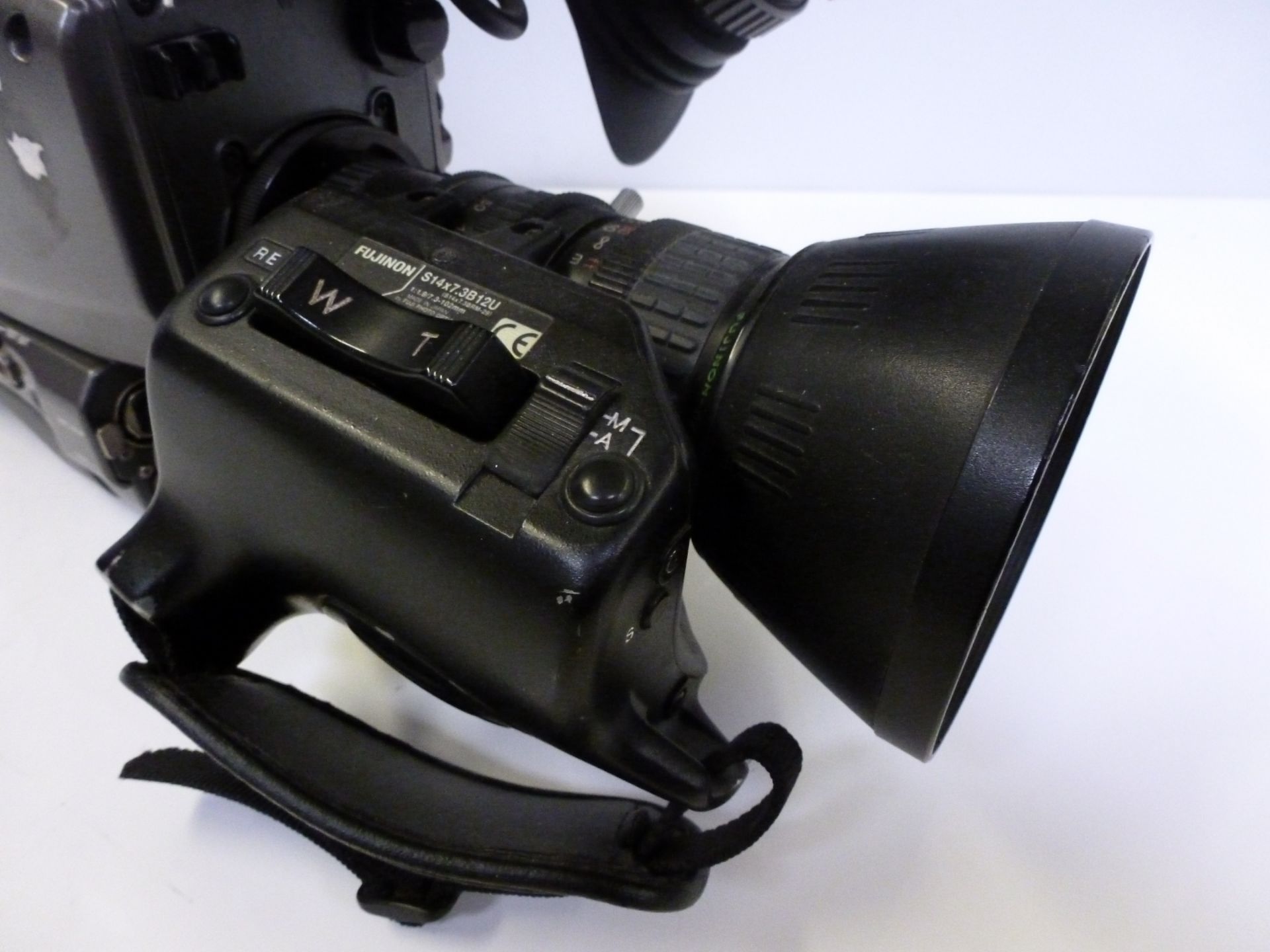 JVC Digital Video Camera, Model GY-DV500. Comes with Viewfinder & Fujinon S14 x 7.3B12U Lens. - Image 2 of 9