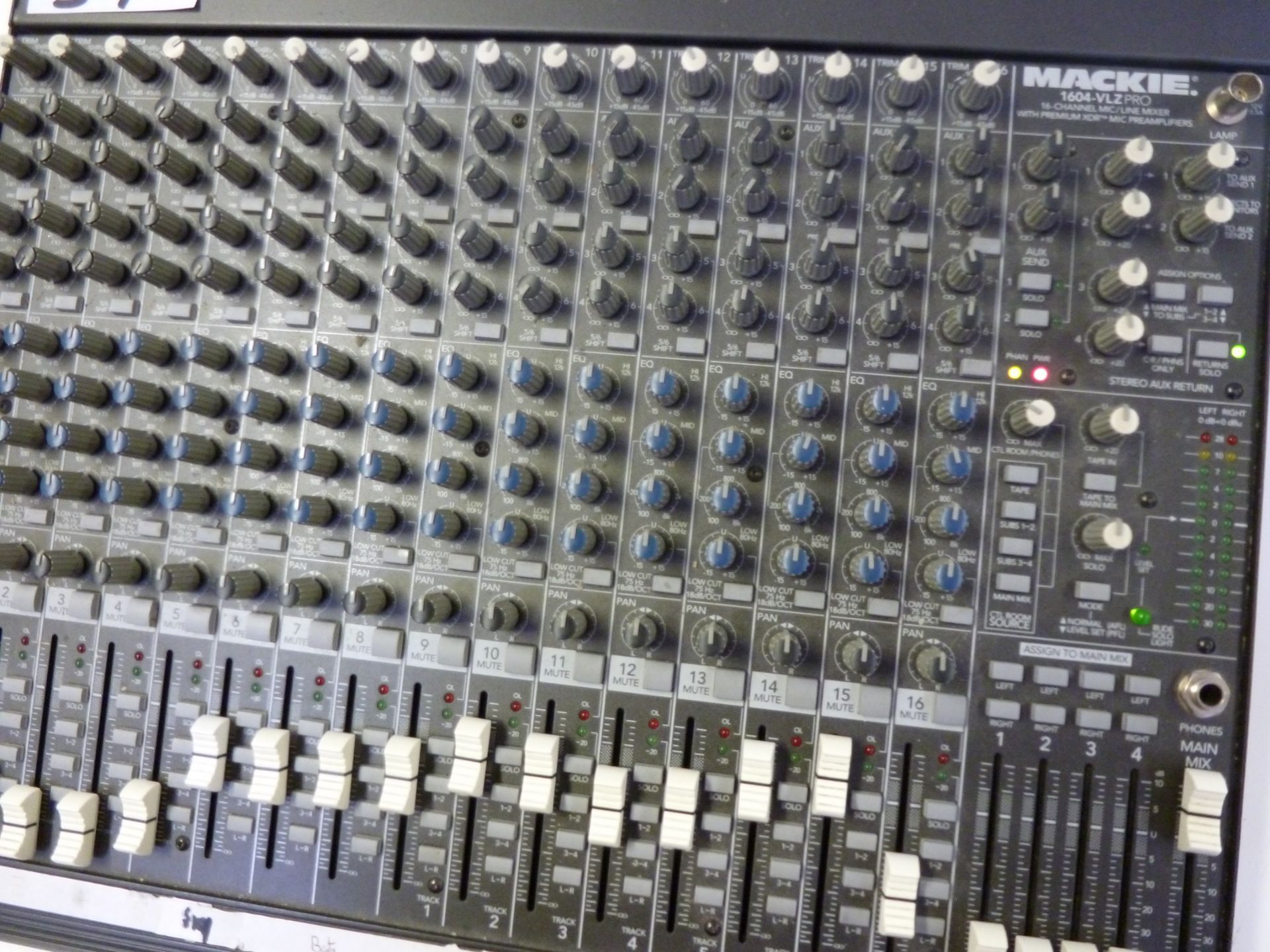 Mackie 1604-VLZ Pro, 16 Channel Mic/Line Compact Mixer with Premium XDR Mic Pre Amplifiers. - Image 2 of 4