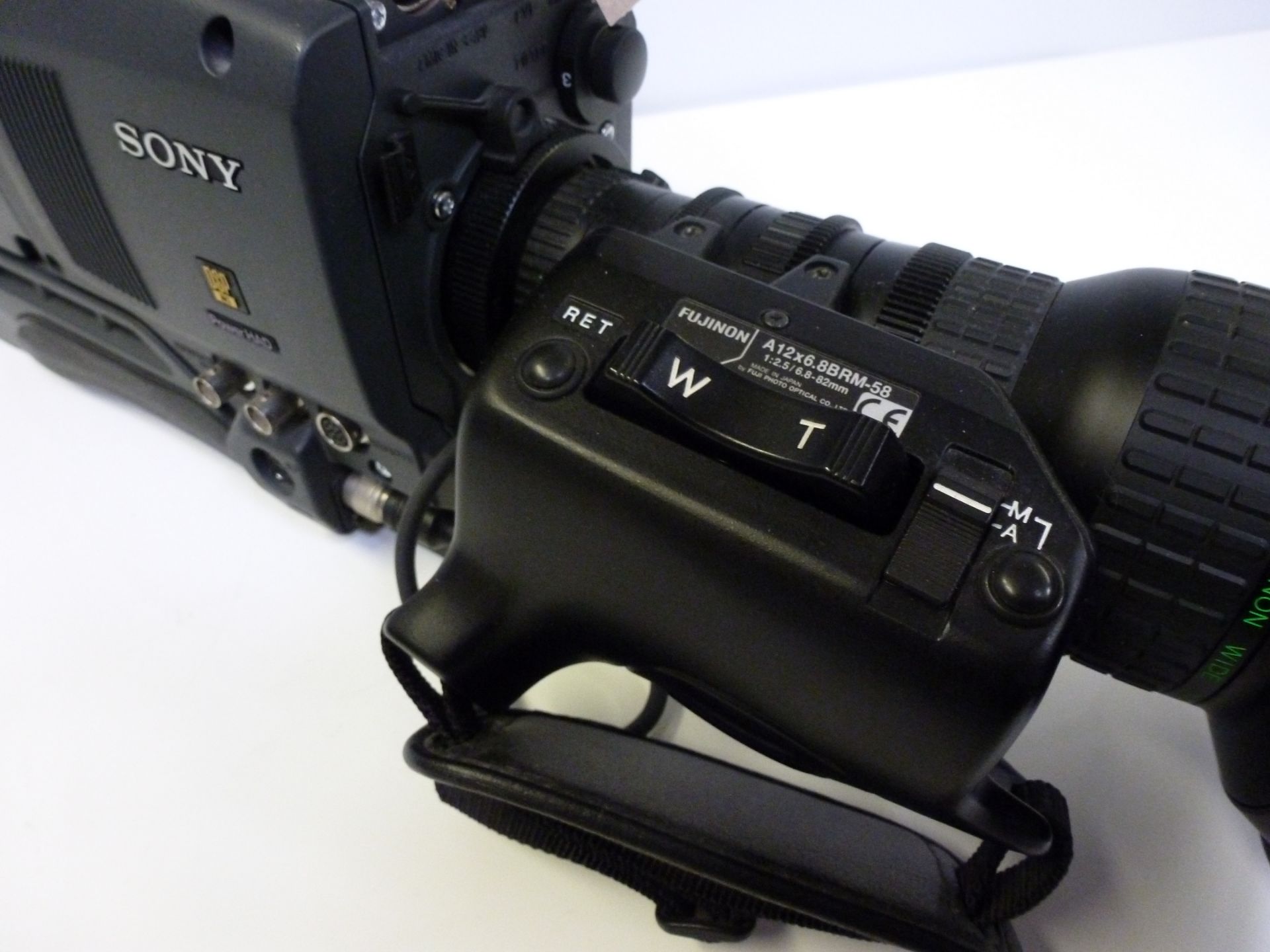 Sony Digital Video Camera, Model DXC-D35 WSP, Serial No 48166. Comes with Fujinon A12 x 6.8BRM-58 - Image 3 of 9