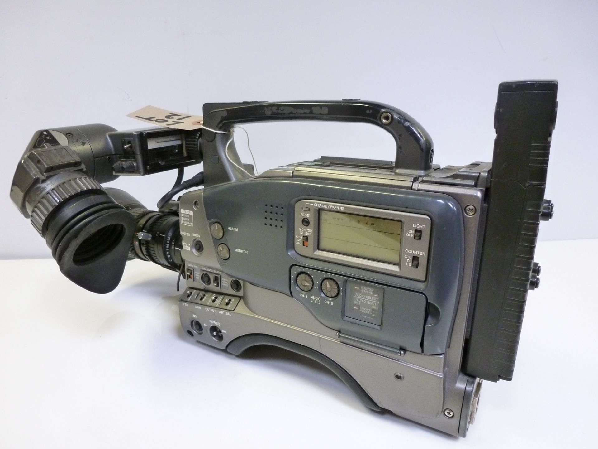 JVC Digital Video Camera, Model GY-DV500. Comes with Viewfinder & Fujinon S14 x 7.3B12U Lens. - Image 6 of 9