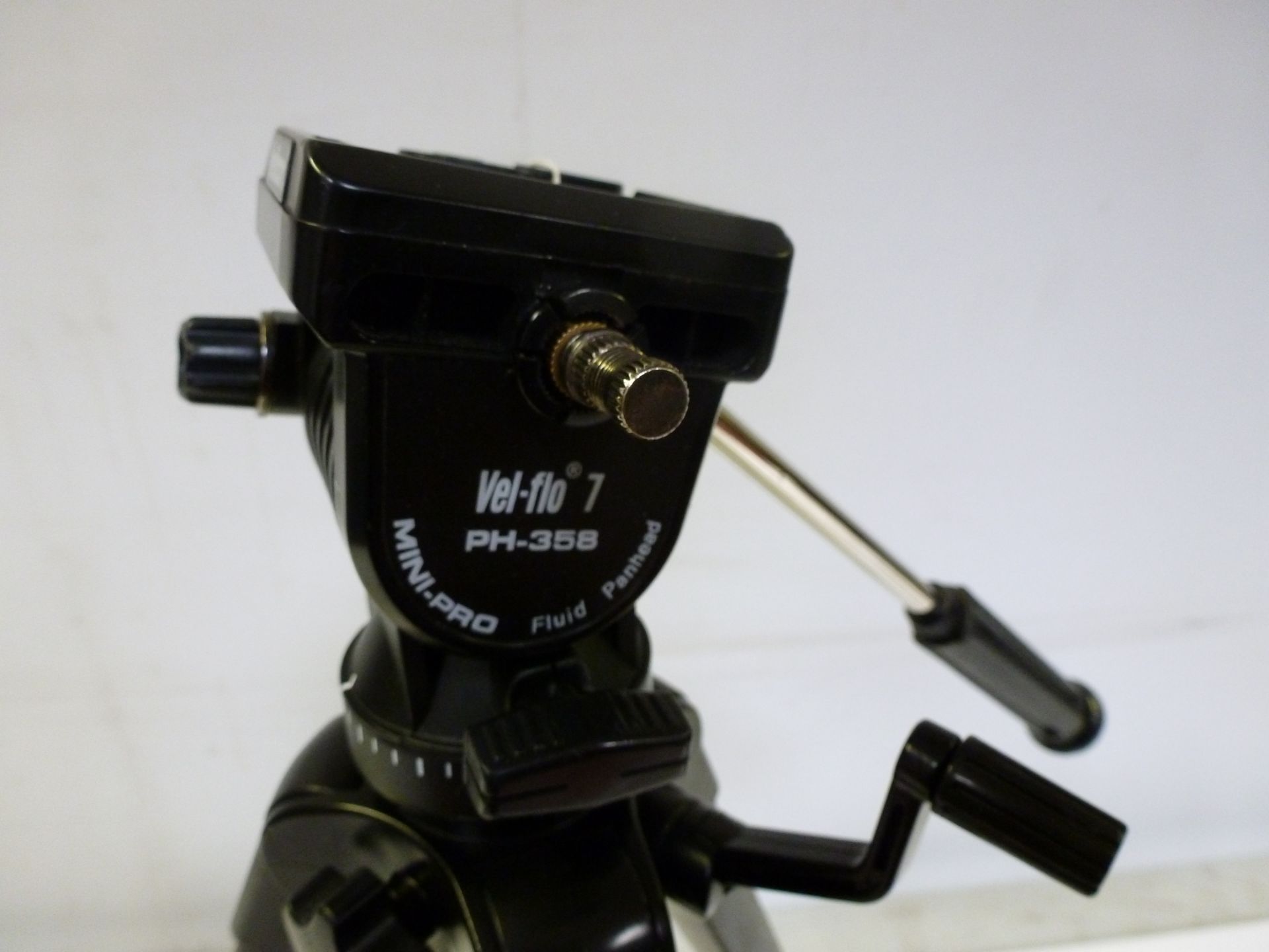 Velbon Videomate 538 Camera Tripod - Image 3 of 3